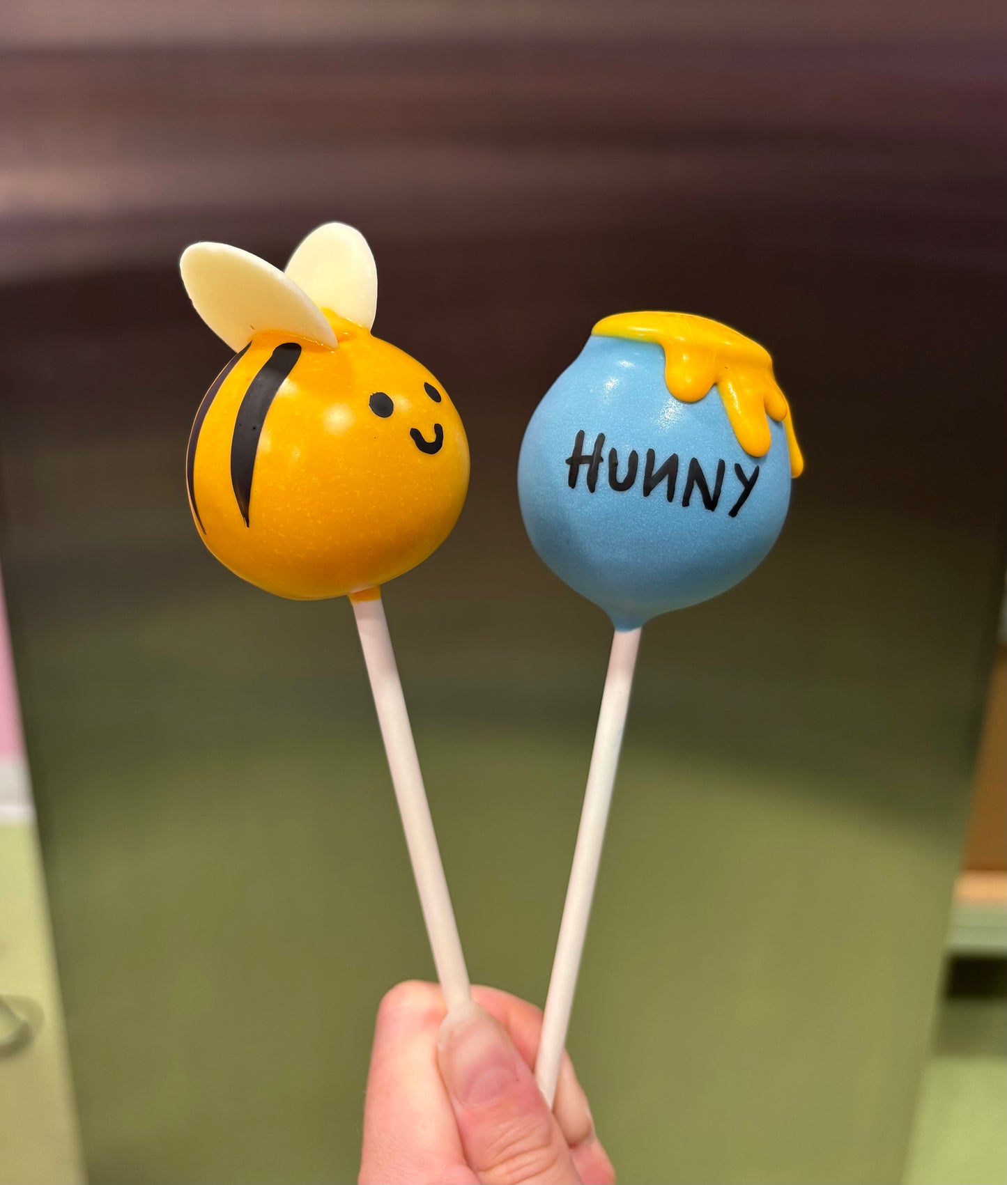 Chubby Bee Cake Pop
