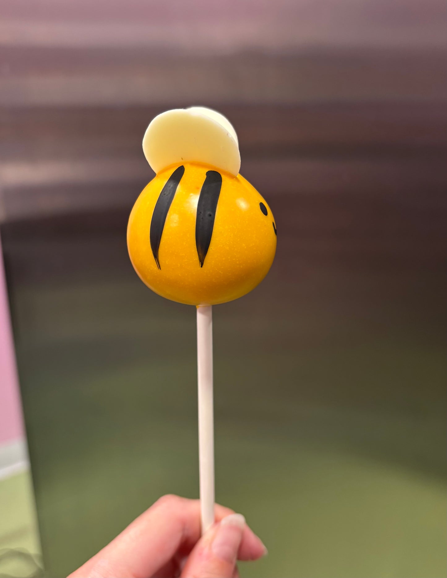 Chubby Bee Cake Pop